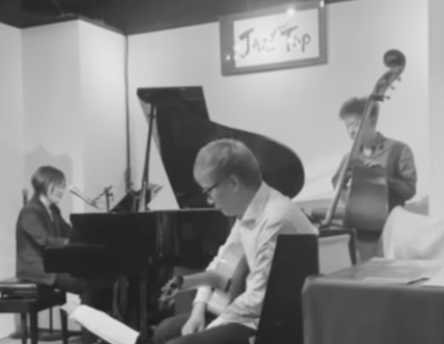 吉田美雅 Mika Yoshida